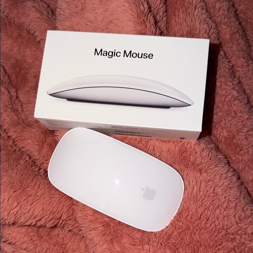 Apple Magic Mouse in Sleek White